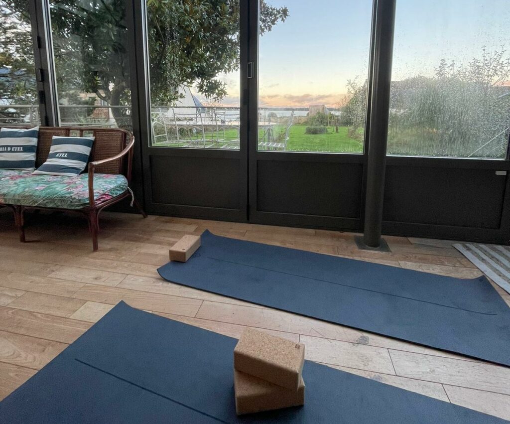 Possibilité de faire du yoga dans la véranda de Ty Kabiten